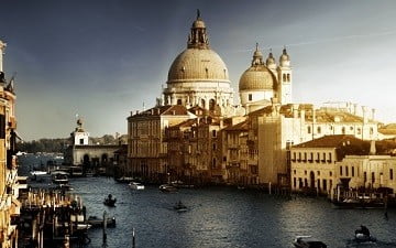 В Венеции есть много соборов и церквей